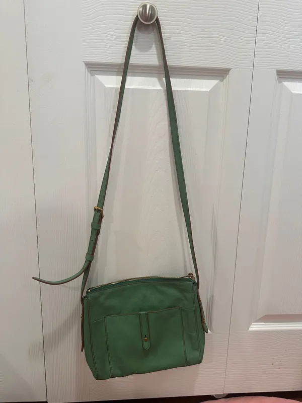 Fossil Green Pebbled Leather Crossbody Bag - Adjustable Strap Multi-Pocket - Image 2