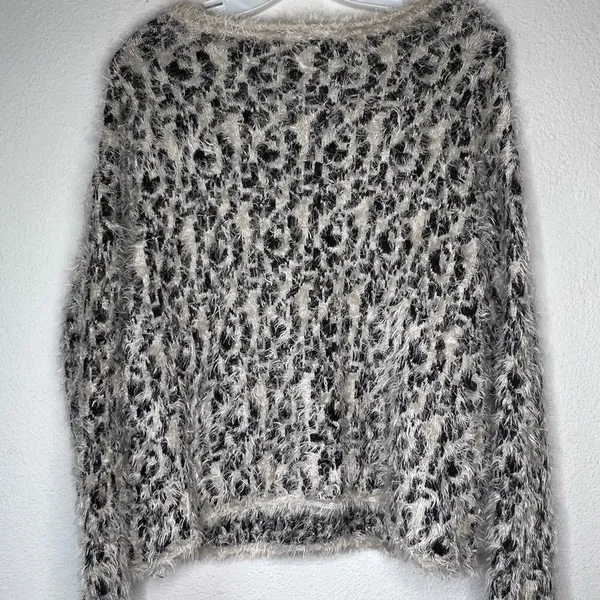 XOXO Sweater‎ - Image 4