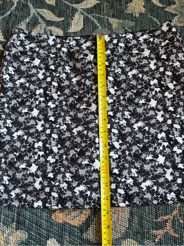 Tranquility Black & White Floral Print Active Women's Skort Size M - Image 2