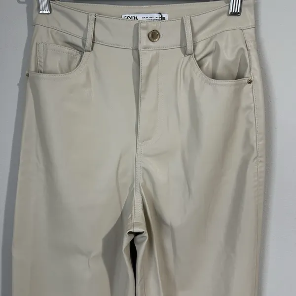 Zara Women's Size 2 Slim Mom Fit Faux Leather Pants Cream‎ Super Soft High Rise - Image 3