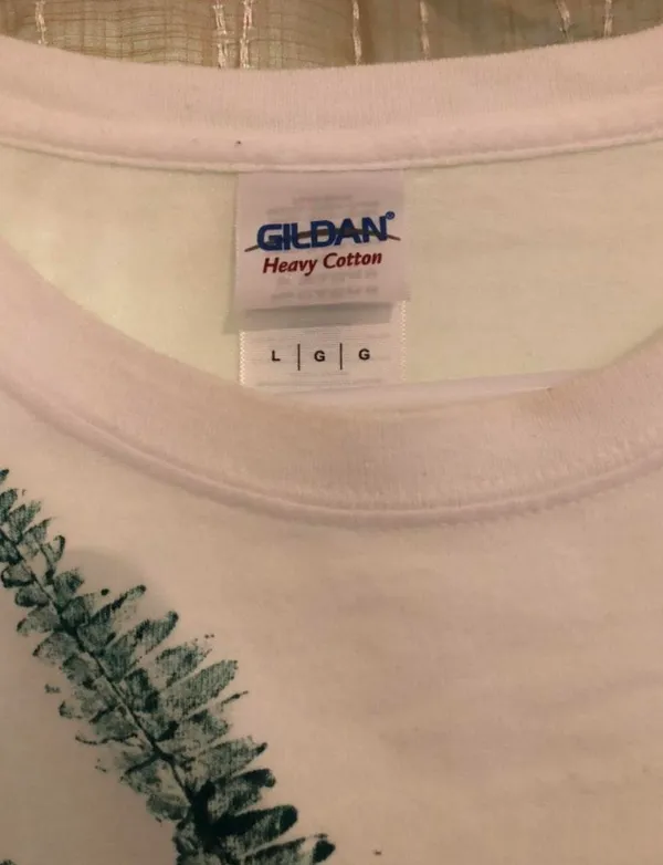 Gildan Hand Painted T-shirt Large - Image 3