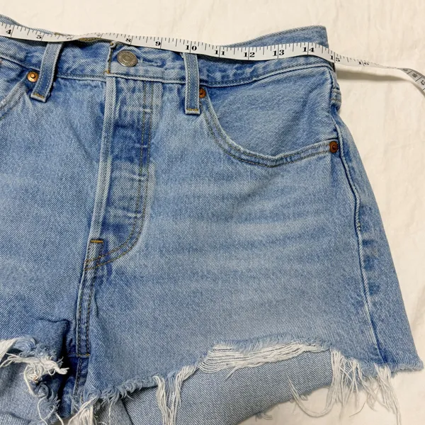 Levi's 501 Distressed Cutoff Denim Shorts Ripped Light Wash Womens Size 28 - Image 10