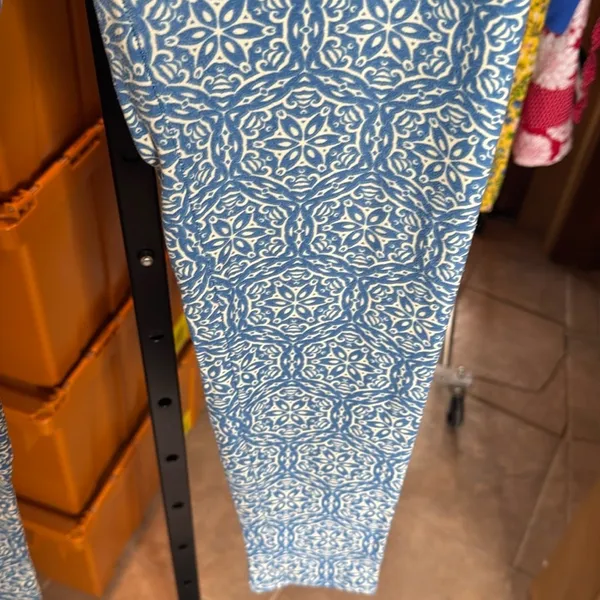 NWOT LuLaRoe Leggings Blue Cream Floral Mandala OS One Size (2-10) - Image 3
