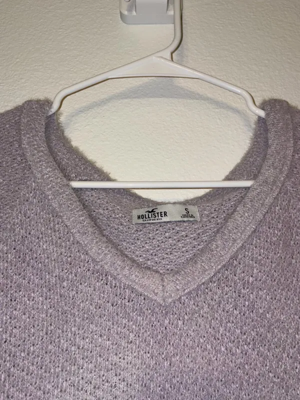 Hollister Lilac Purple Fuzzy V Neck Sweater Small Long Sleeve Balloon Cuffs - Image 3
