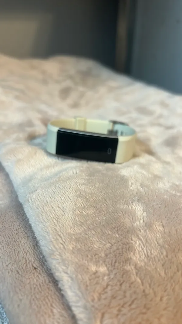 Fitbit smart watch White - Image 4