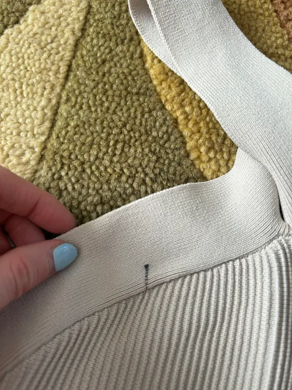 Babaton Aritzia Sculpt Knit Criss Cross Crop Tank Top Off White Size 2XS See Pic - Image 2