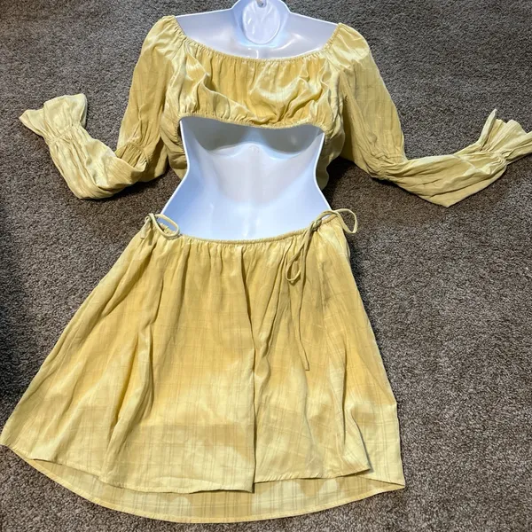 Kittenish Soft Yellow Garment - Image 3