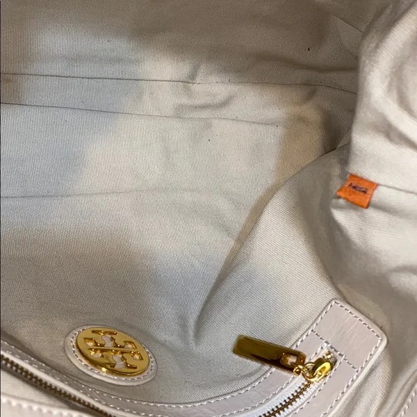 Tory Burch Taupe Leather Shoulder Bag with Gold Hardware - Image 7
