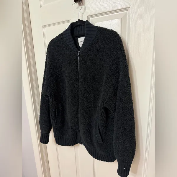 AERIE Sherpa bomber jacket , cardigan size medium‎ black full zip - Image 5