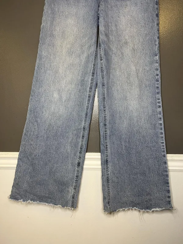 BCBGeneration High Rise Wide Leg Jeans Womens 28 Light Wash Blue Raw Hem Denim - Image 3