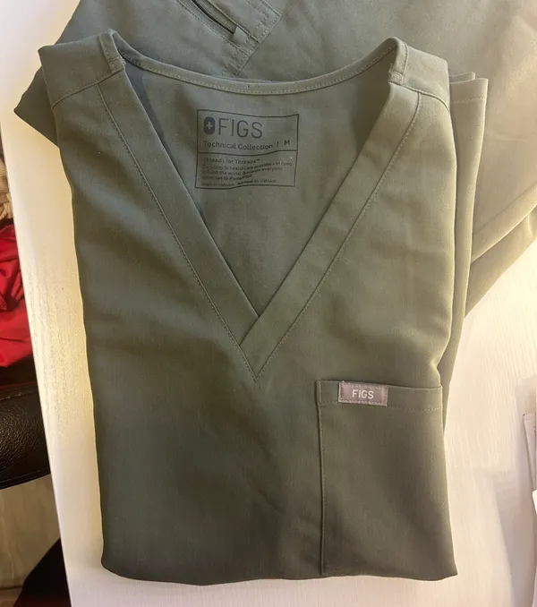 Green  Scrub Set - Image 5