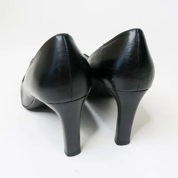 Vintage 90s Connie Black Leather Pumps - Image 3