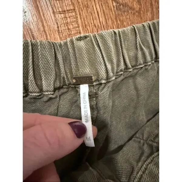 YFB Young Fabulous Broke green wide leg cargo pant size M - Image 4