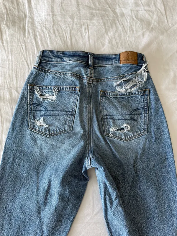 Medium Wash Ripped Mom Jeans - Image 5
