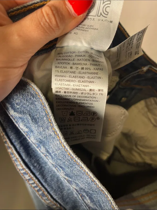 Levi’S Womens Wedgie Distressed Jean 27 - Image 4