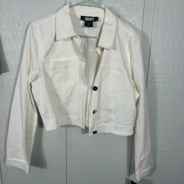 DKNY Women's Denim Cropped Button Up Jacket Size Small NWT - Image 3