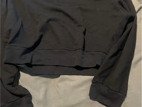 Reformation jeans cropped black sweatshirt small - Image 5