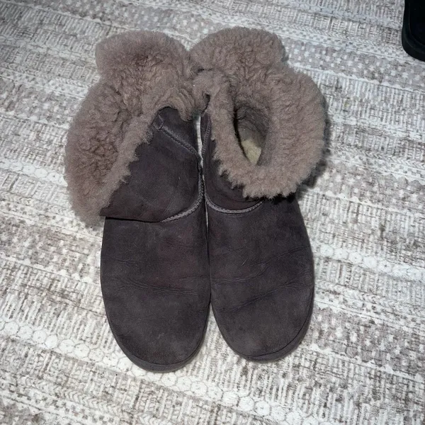 UGG Australia Boots Size 9 Arielle Back Bow Suede Sheepskin Sugarplum? - Image 3