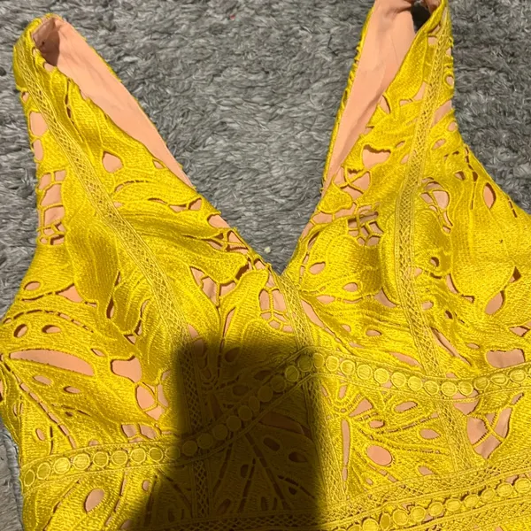Anthropologie Maeve Lace‎ Gardenia Sheath V-Neck Yellow Dress size 4 - Image 12