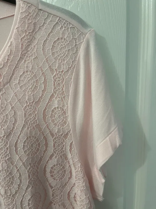 Croft & Barrow Size Medium Pink Lace Top - Image 4