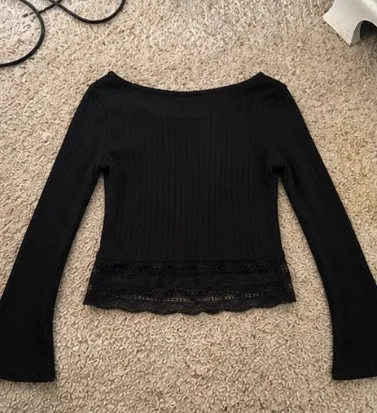 Black Laced Long sleeve Size M - Image 2