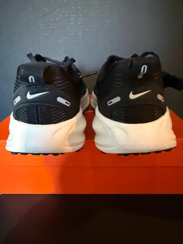 Nike Vomero 18 - Image 3
