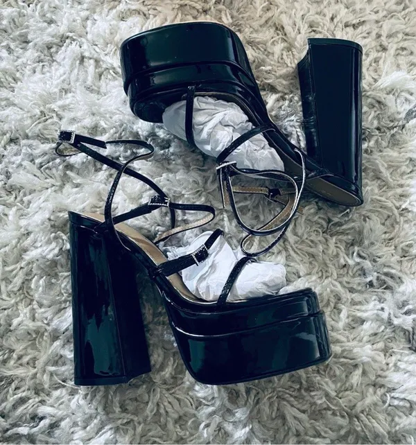 NIB Black Patent Platform Heels Size 6 - Image 2
