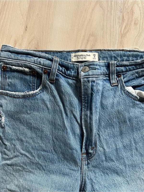 Abercrombie and Fitch jeans size 8L - Image 4