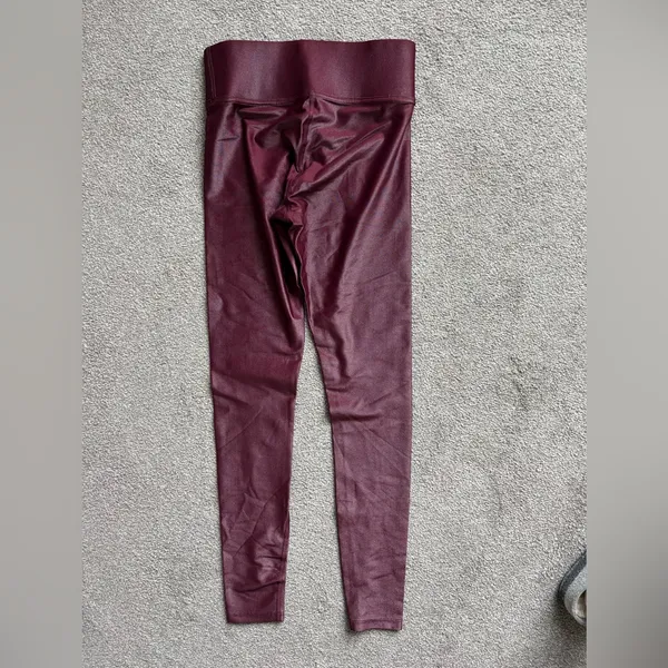 Carbon38 High Rise 7/8 Legging in Takara Shine - Fig - Image 5