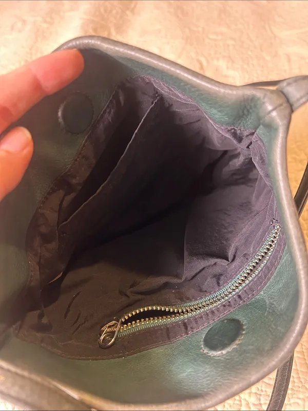 BAGGU Green Leather Crossbody Sling - Image 6
