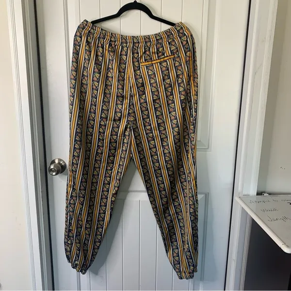 Urban Outfitters two pieces satin floral pajamas loungewear set‎ size medium - Image 5