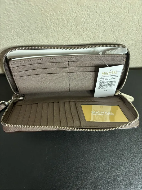 Michael Kors Jet set travel continental wallet color cinder - Image 3