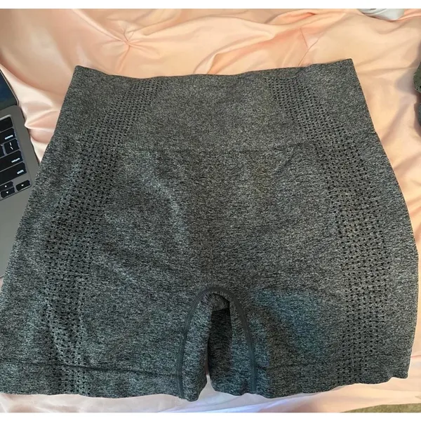 grey bike yoga gym athletic shorts Size medium - Image 2