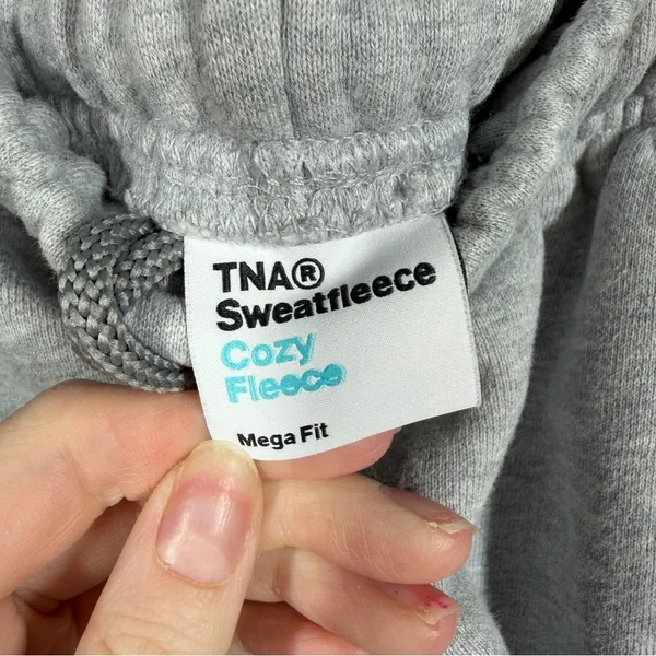 Aritzia TNA Heather Grey‎ Cozy Fleece Mega Fit Sweatfleece Shorts - Image 3