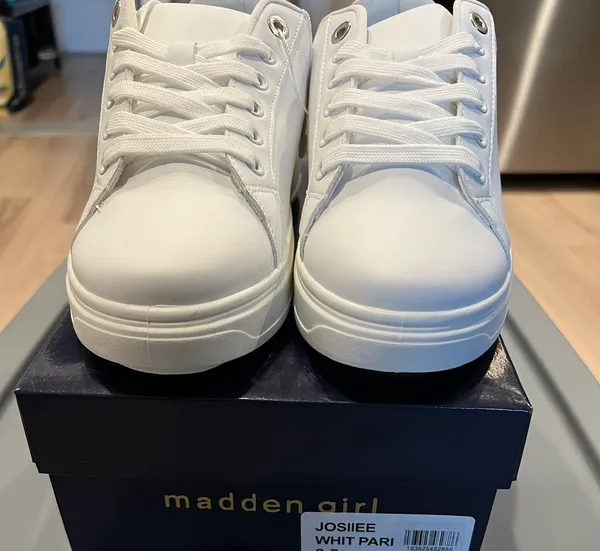 Madden Girl NIB New Josiiee Platform Lace Up Sneakers Shoe Sz 7.5 Black & White. - Image 4