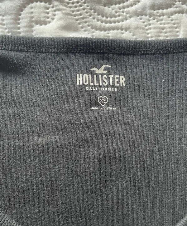 Hollister Black Crop Top - Image 3