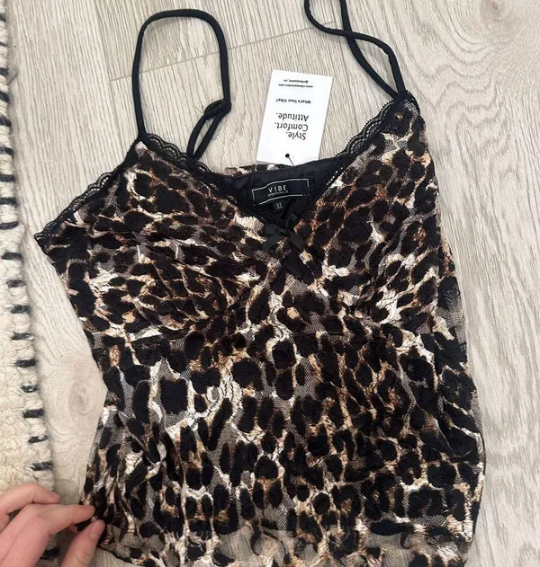 VIBE NWT top Size M - Image 7