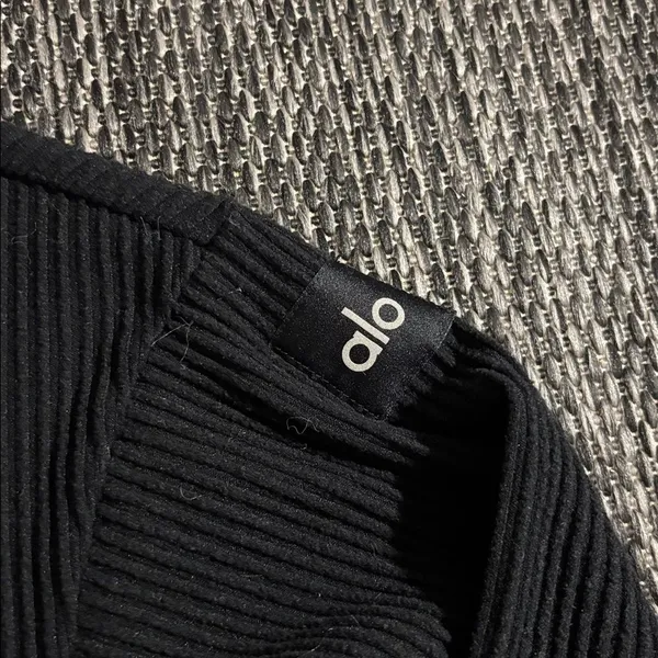 Alo Yoga Muse Hoodie Size Medium - Image 3