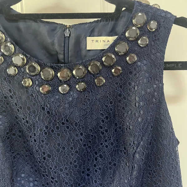 Trina Turk lace overlay embellished shift tank dress size 0 navy‎ blue - Image 2
