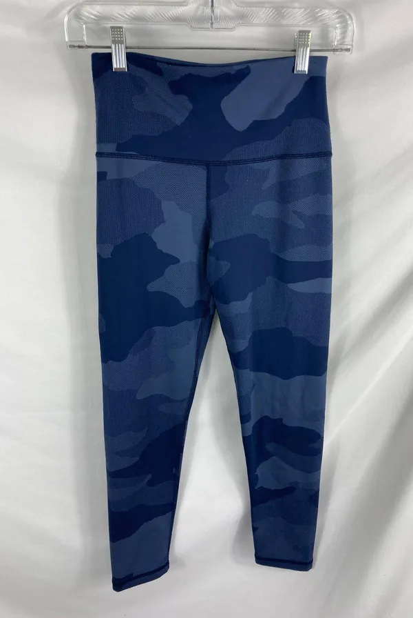 Aerie Move Chill Play Camo Leggings Size Medium Short - Image 2