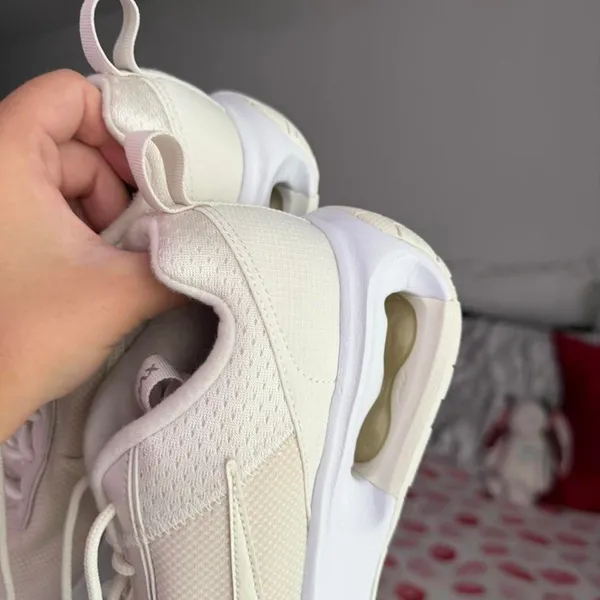 Nike Women's White and Cream Trainers - Image 6