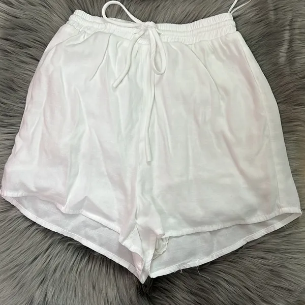 EUC Princess Polly Amelia Shorts White Lined sz 0 - Image 4