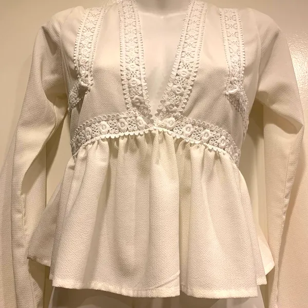 Boho Romantic Ivory Blouse V Neck Open back Baby doll Top Size Small - Image 2