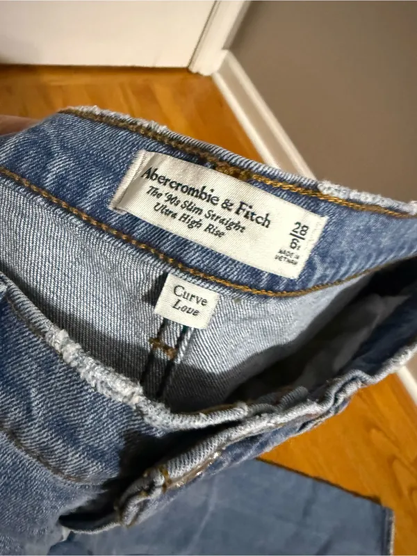 Abercrombie & Fitch Curve Love '90s Slim Straight Ultra High Rise Jeans Size 28 - Image 3