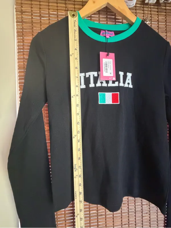 NWT Edikted Italia Graphic Long Sleeve Crop Top Black Medium - Image 4
