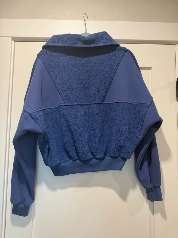 Aemi + Co Blue Cropped Collared Sweatshirt - Image 2