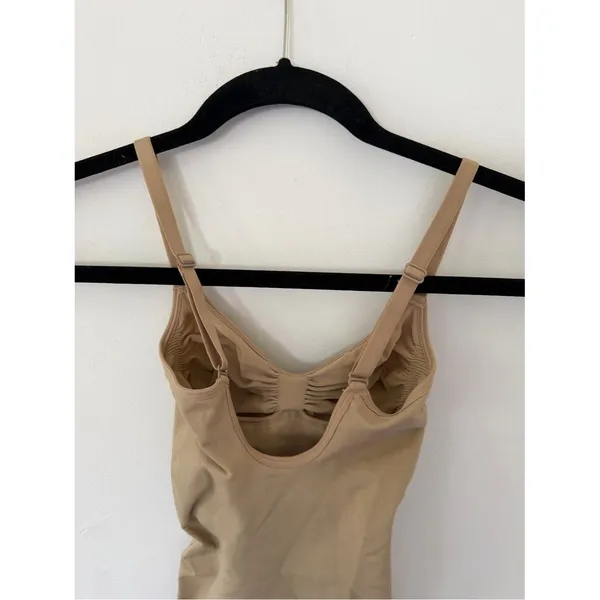 SKIMS clay Sculpting Bodysuit with Adjustable Straps medium - Image 5