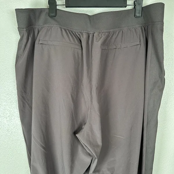 Athleta Brooklyn Mid Rise Ankle Pants Womens 18‎ Purple Rib Knit Side Panels Gym - Image 5