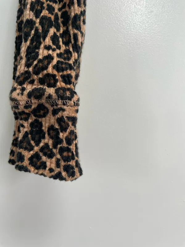 Cropped Long Sleeve Top - Image 3