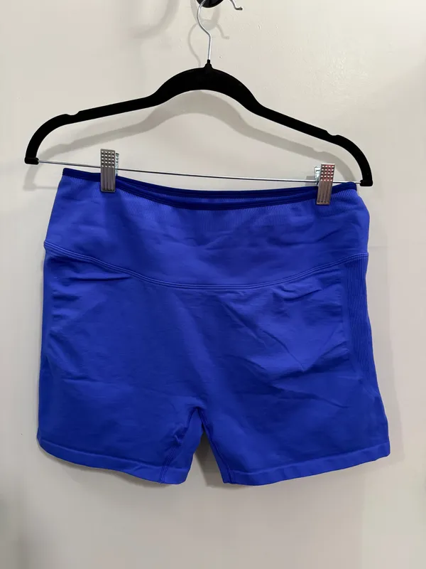 Fabletics Seamless Scrunch Short 4” - Image 4